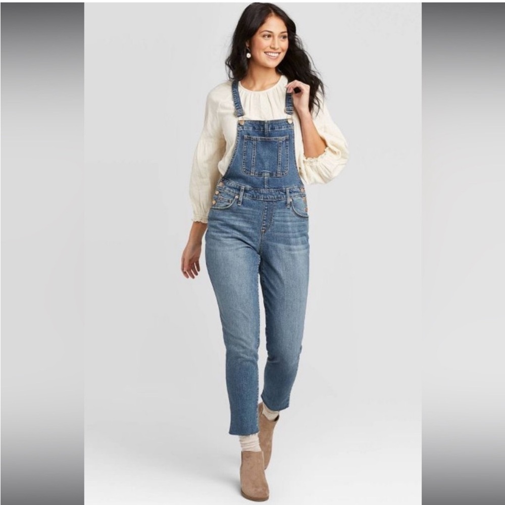 Universal Thread-High-Rise Raw Hem Taper Denim Cropped Overalls-Medium Wash NWT